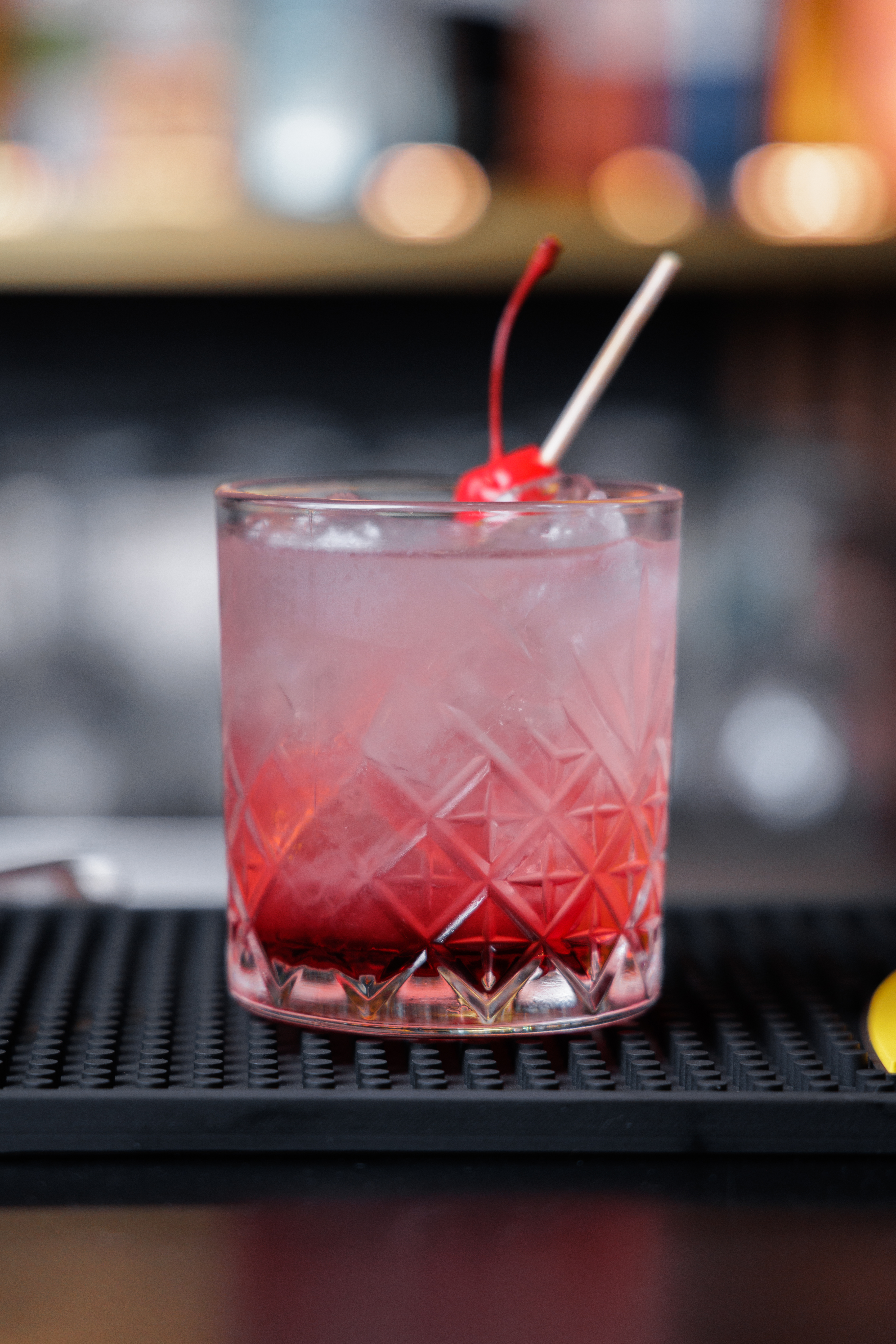 Cocktail al bancone del Liz Cocktail Bar Monza