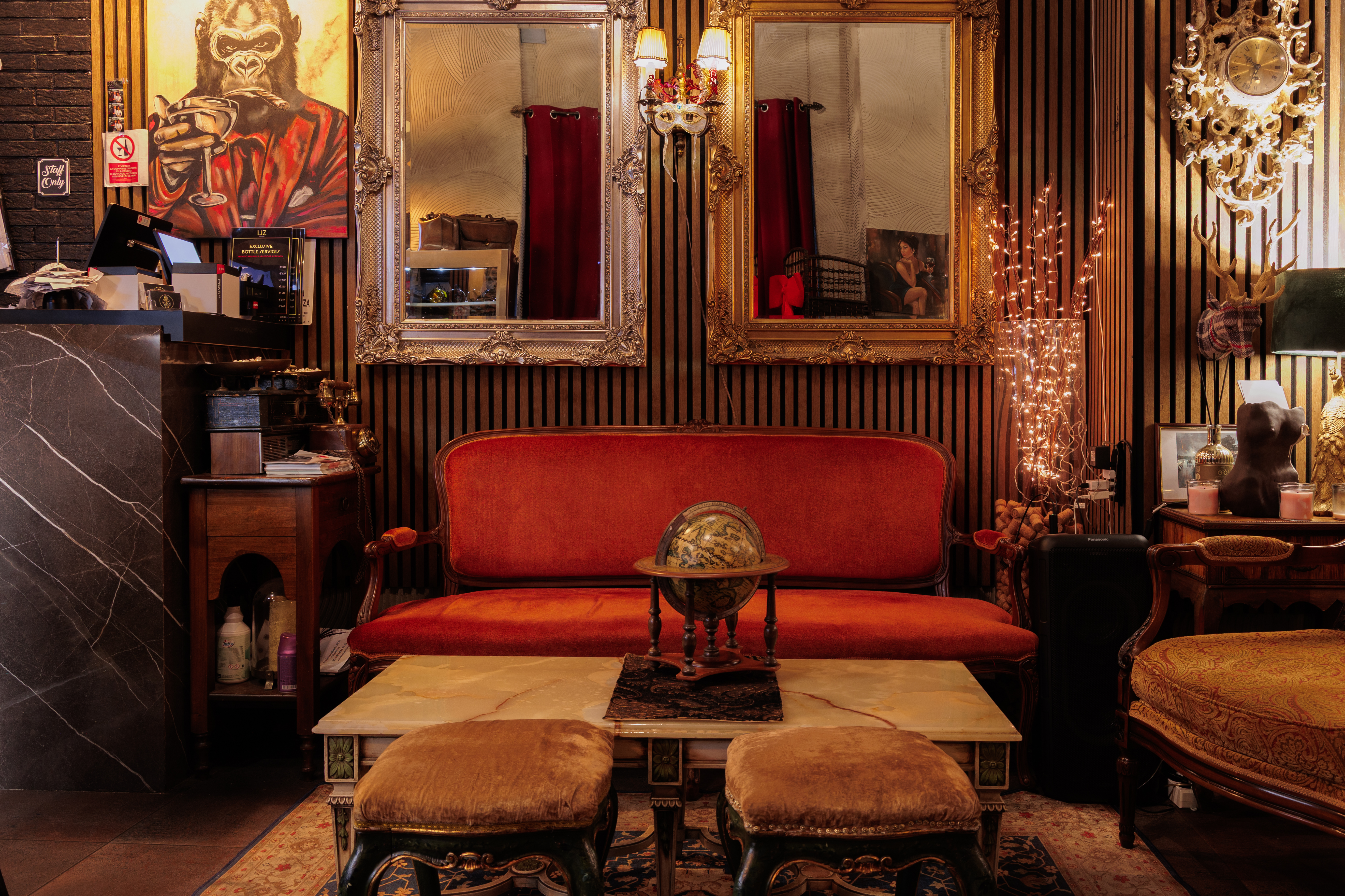 Sala del Liz Cocktail Bar Monza con luce teatrale